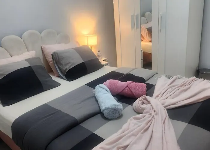 Chachino Guesthouse -5 Mins Walk To Train & Bus Station