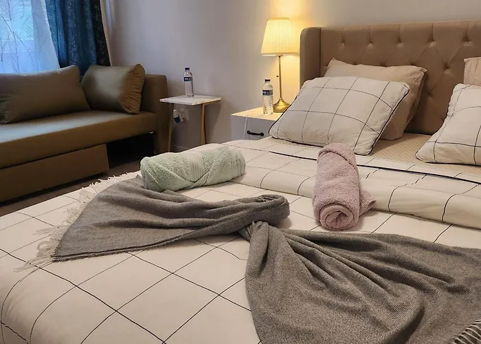Chachino Guesthouse -5 Mins Walk To Train & Bus Station