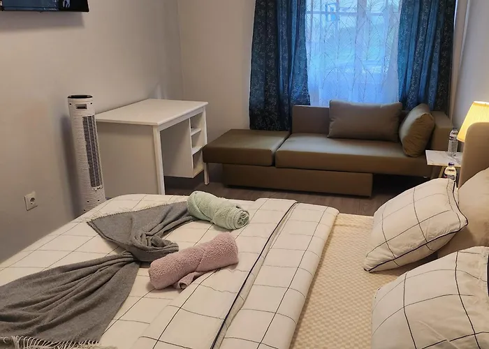 Chachino Guesthouse -5 Mins Walk To Train & Bus Station