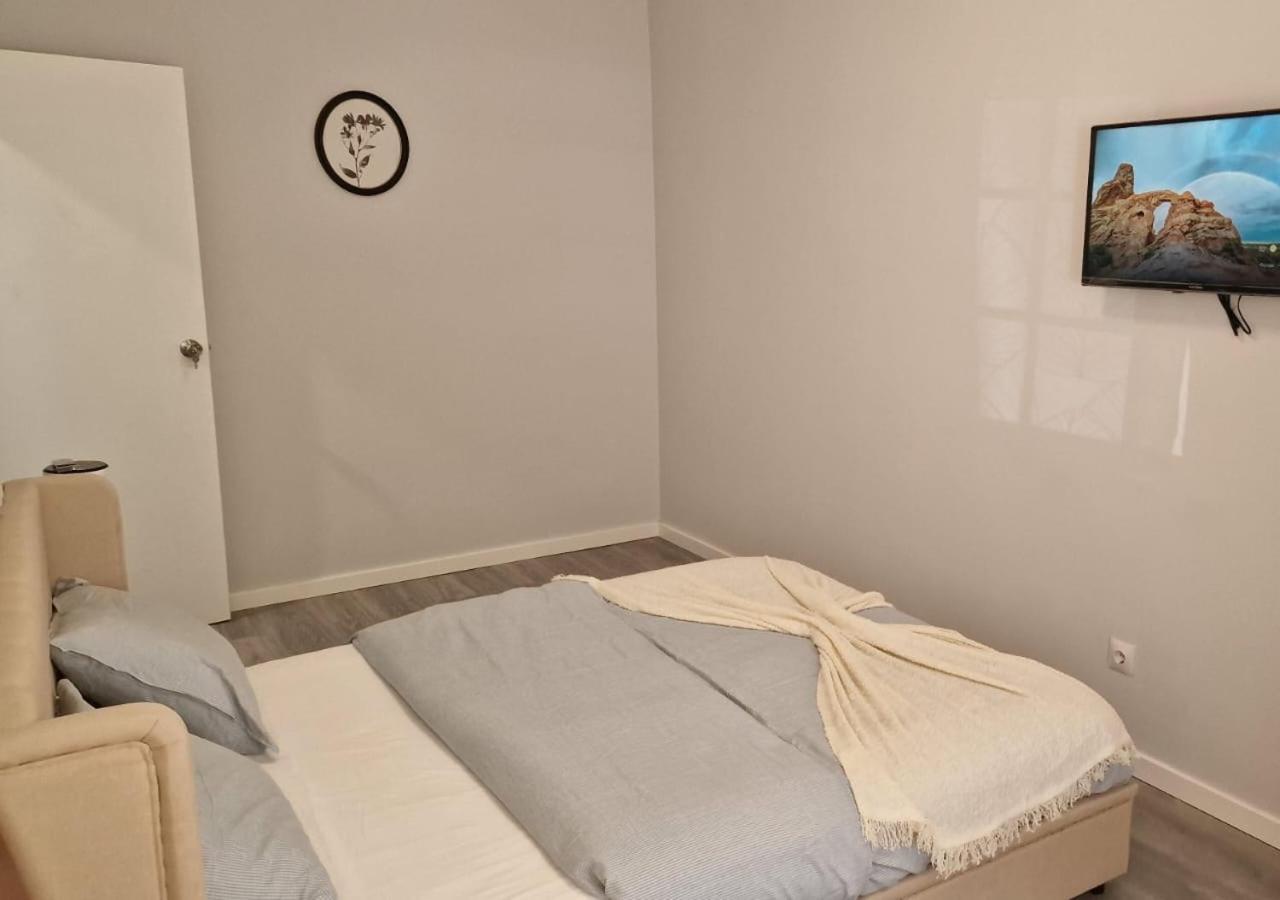Chachino -5 Mins Walk To Train & Bus Station Apartment Agualva-Cacem
