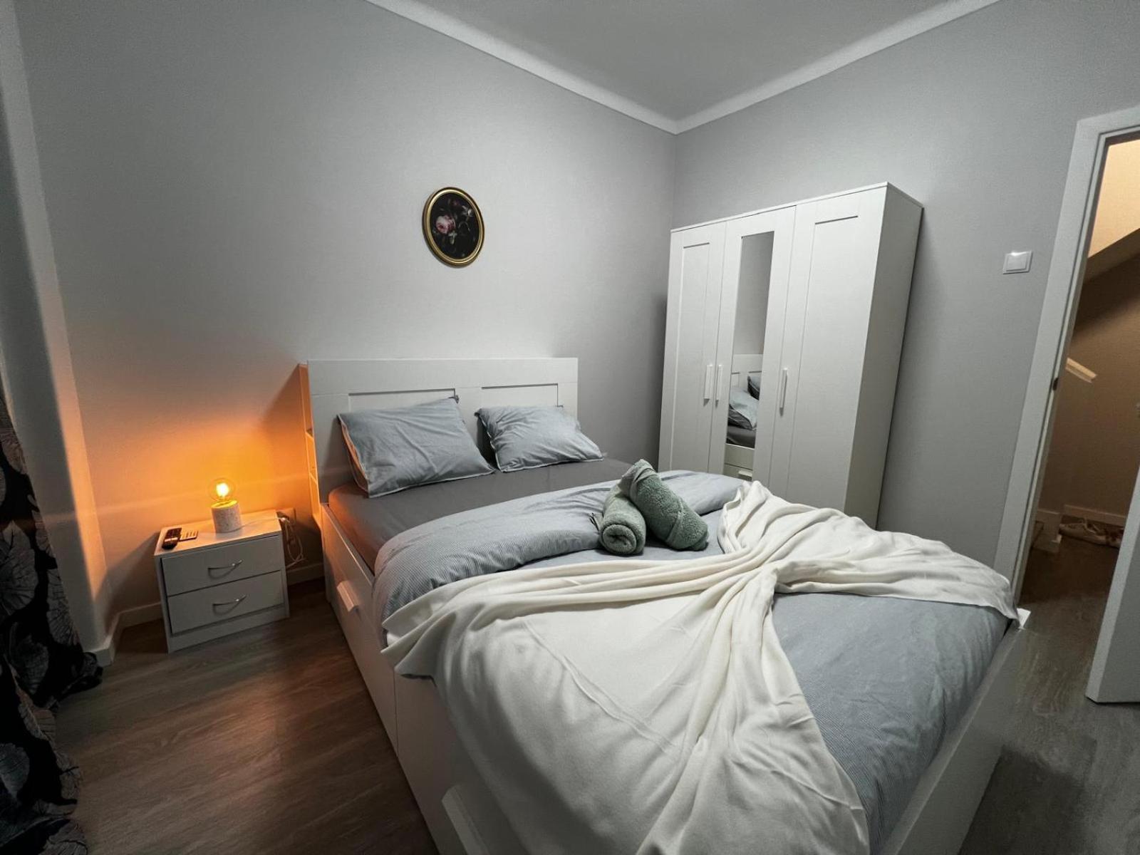 Chachino -5 Mins Walk To Train & Bus Station Agualva-Cacem