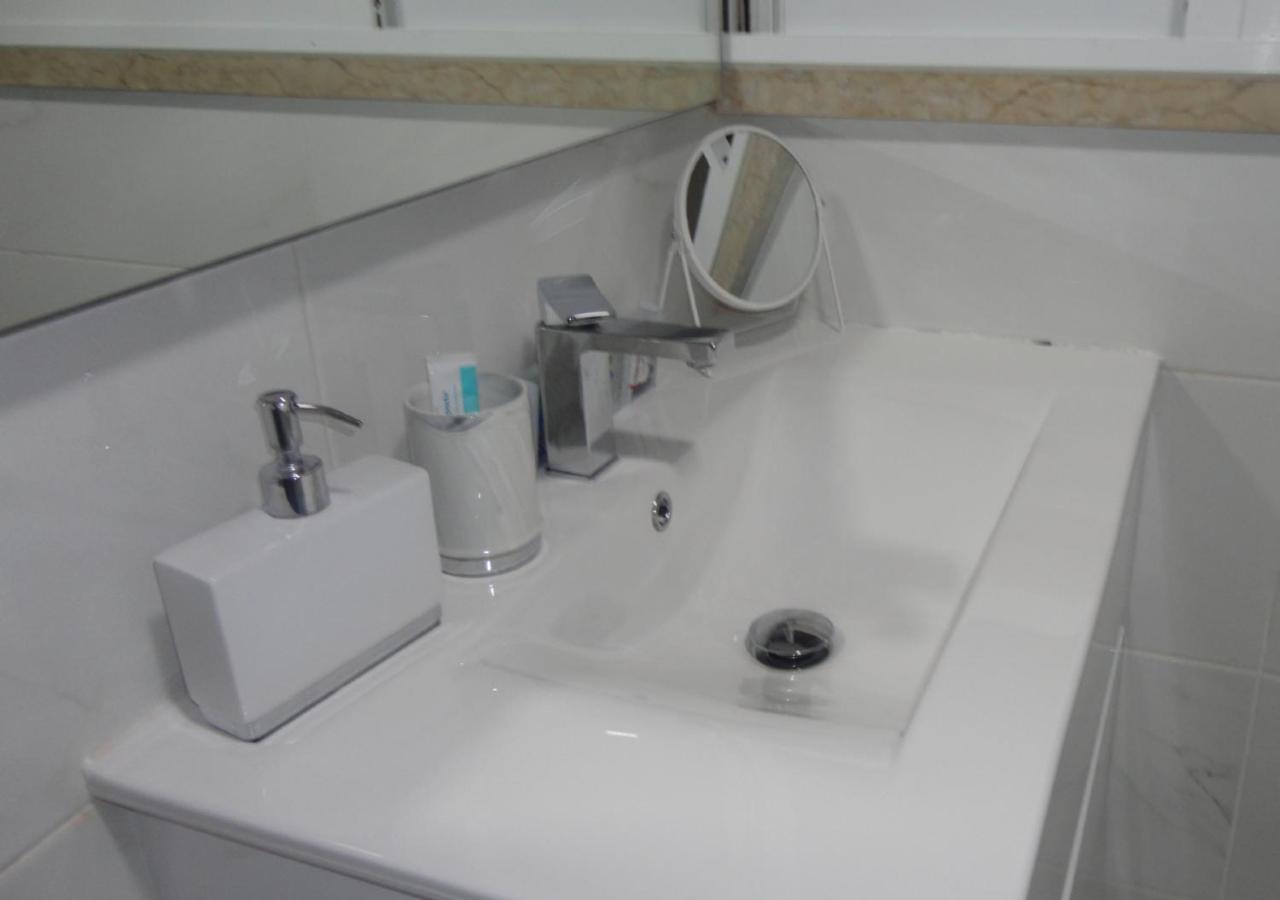 Chachino -5 Mins Walk To Train & Bus Station Apartment