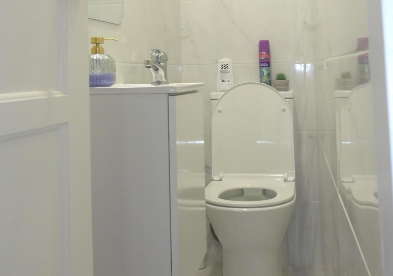 Chachino -5 Mins Walk To Train & Bus Station Apartment *