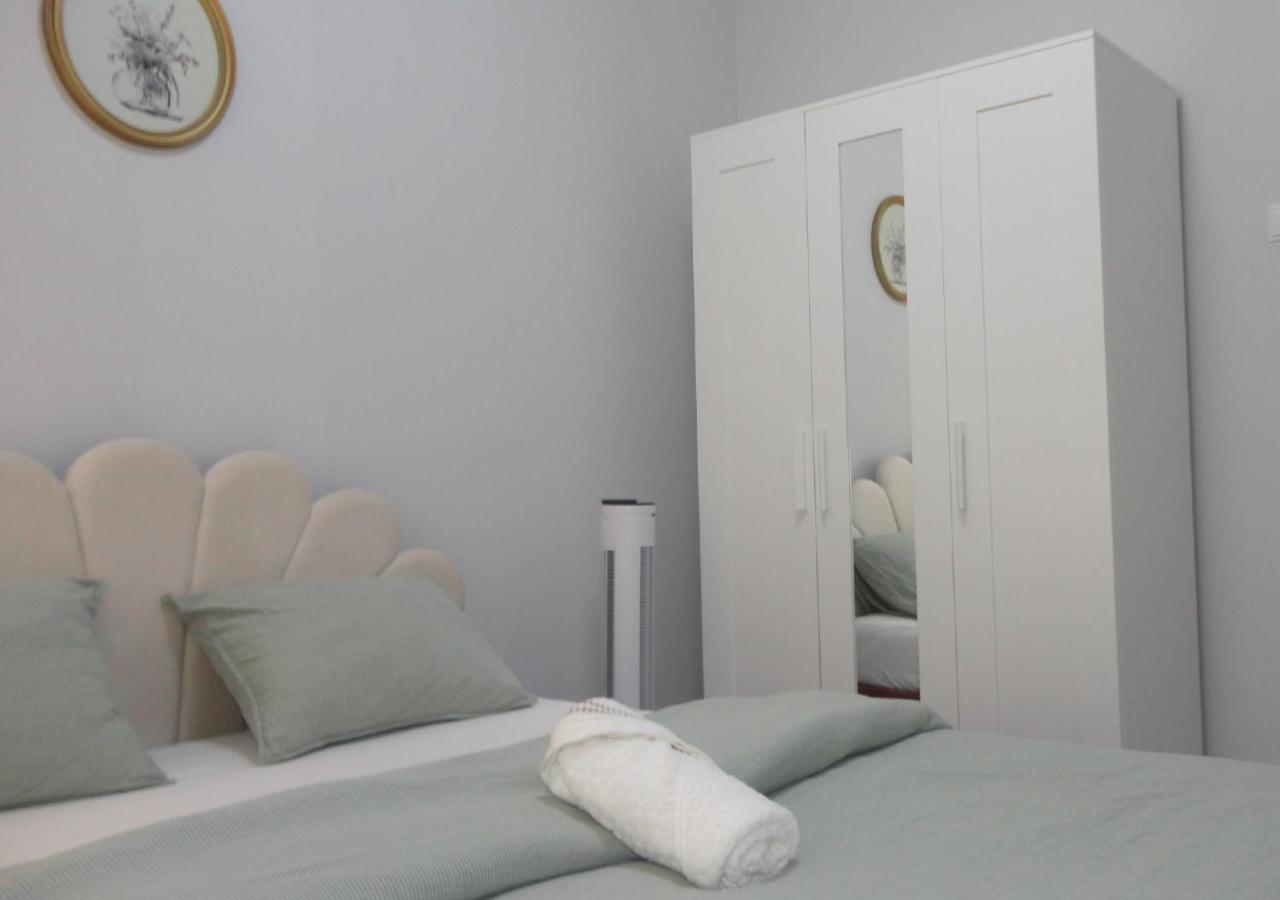 Apartment Chachino -5 Mins Walk To Train & Bus Station *