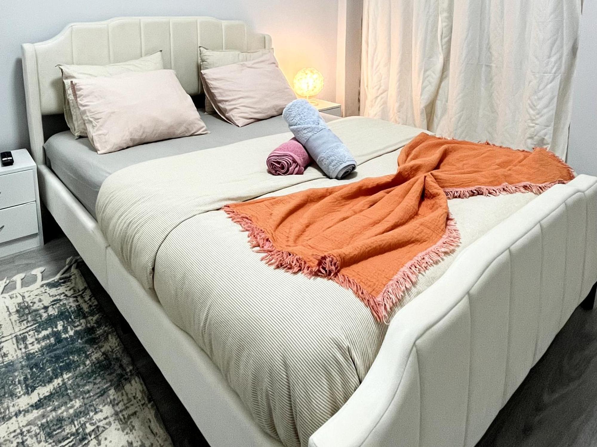 Chachino -5 Mins Walk To Train & Bus Station Apartment