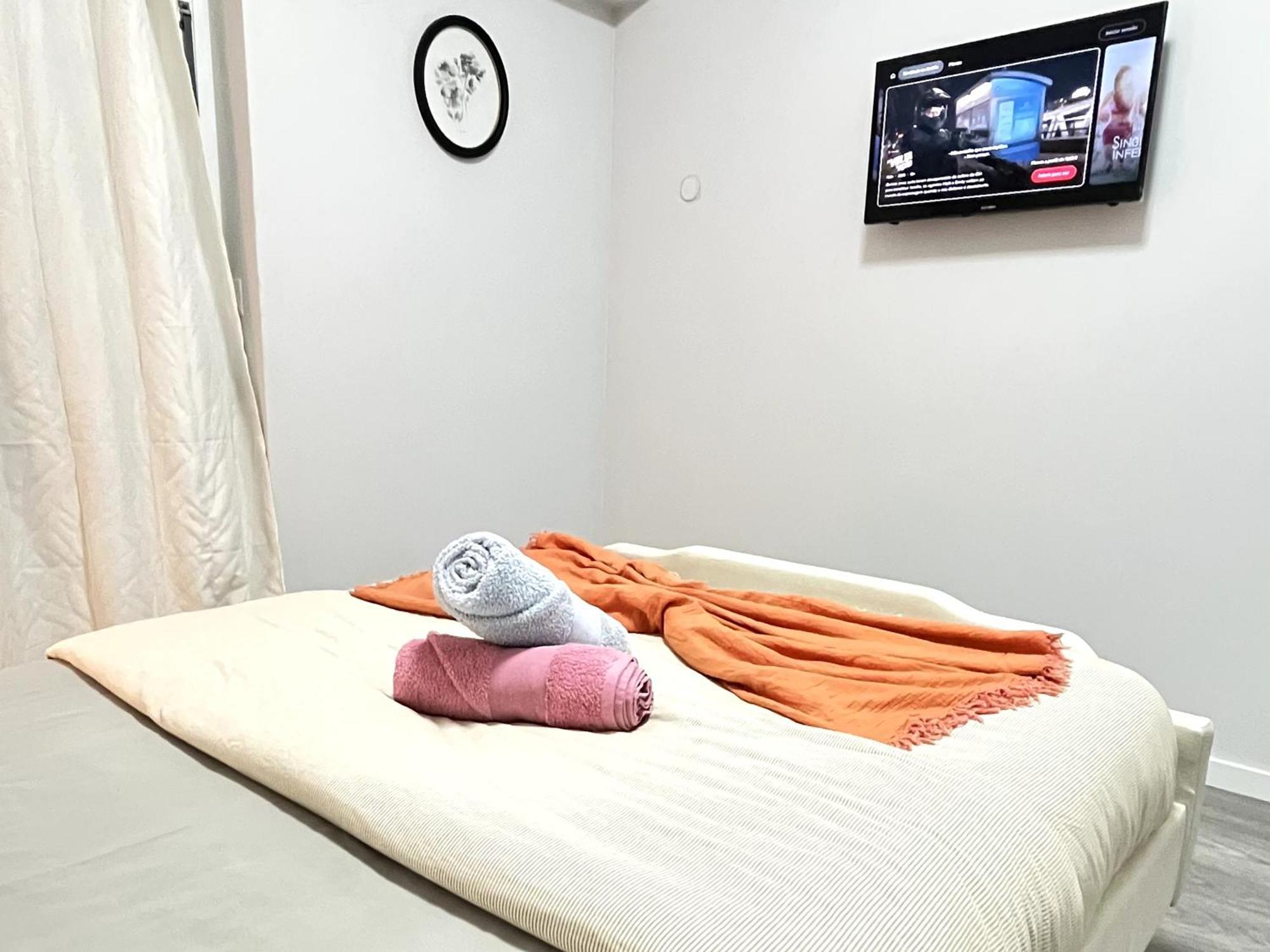 Chachino -5 Mins Walk To Train & Bus Station Apartment *