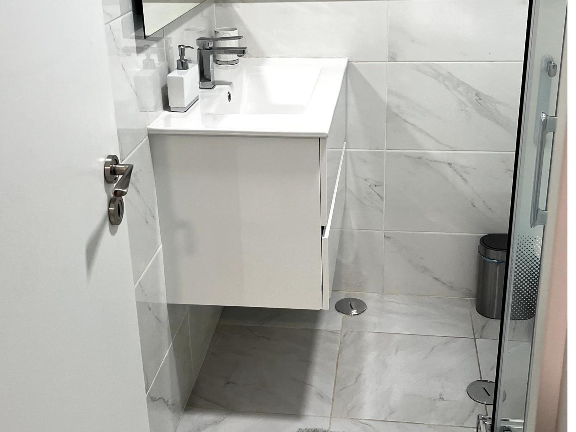 Apartment Chachino -5 Mins Walk To Train & Bus Station
