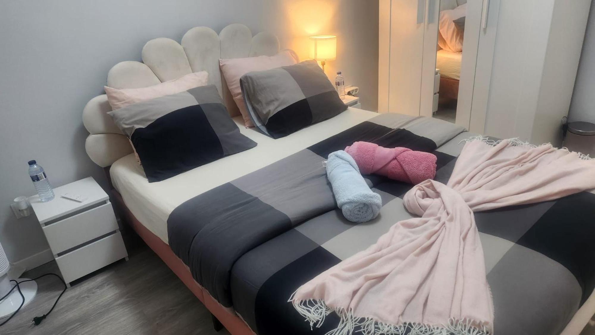 Apartment Chachino -5 Mins Walk To Train & Bus Station
