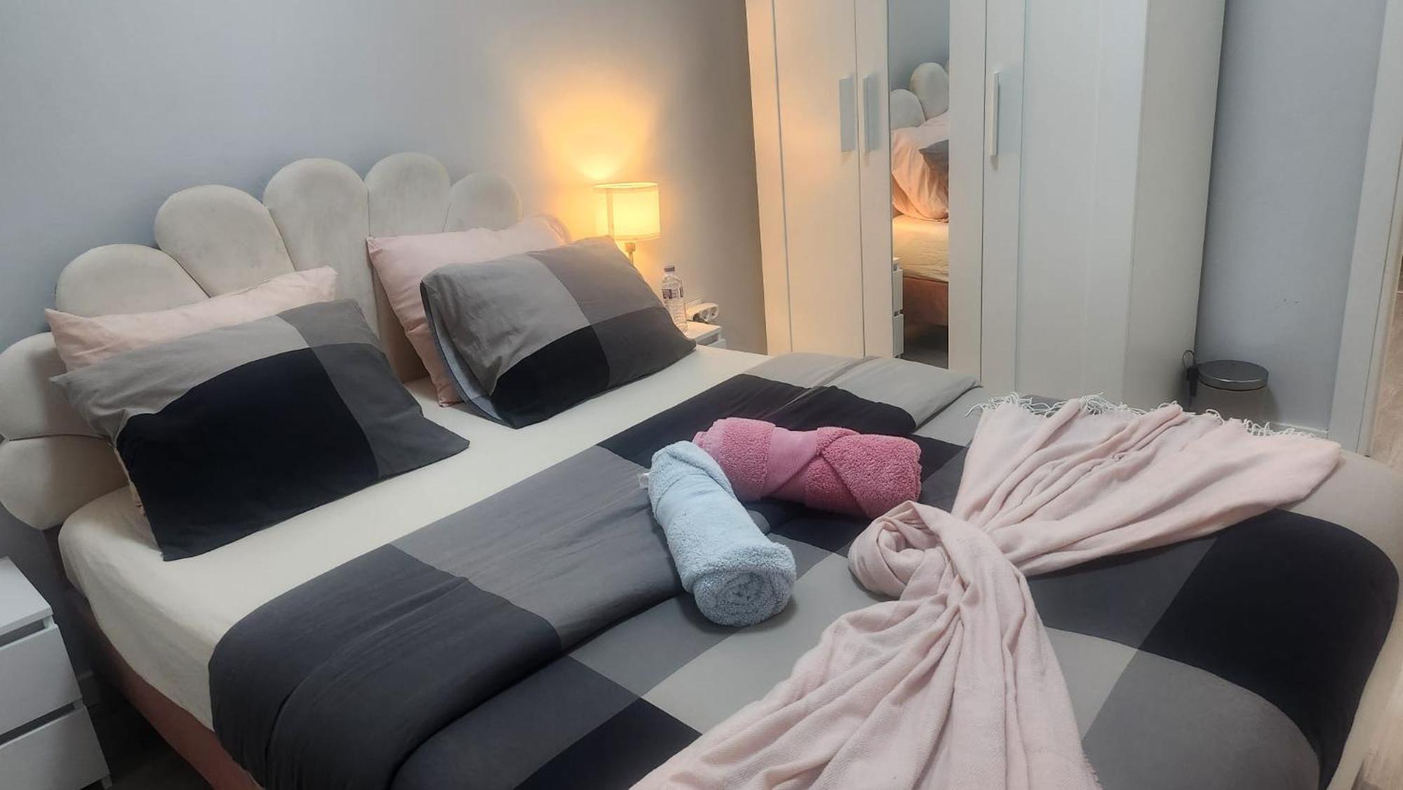 Apartment Chachino -5 Mins Walk To Train & Bus Station *