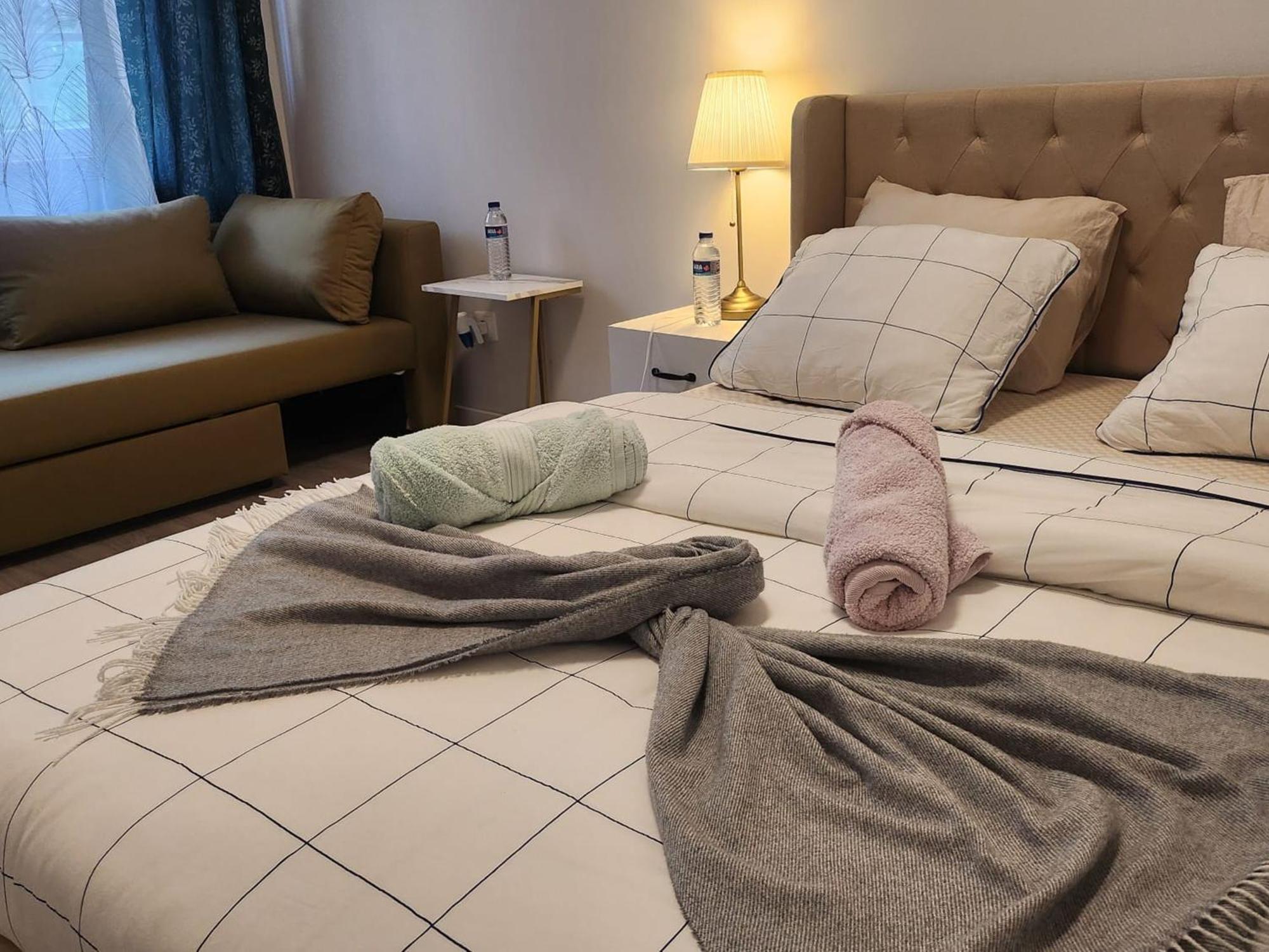 Apartment Chachino -5 Mins Walk To Train & Bus Station *