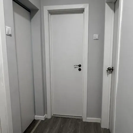 Chachino Guesthouse -5 Mins Walk To Train & Bus Station Agualva-Cacem Exterior photo