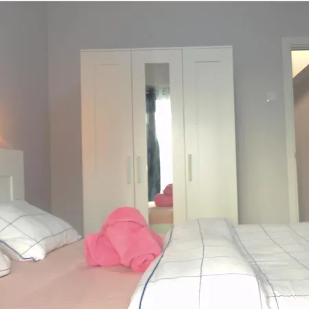 Chachino Guesthouse -5 Mins Walk To Train & Bus Station Agualva-Cacem Exterior photo