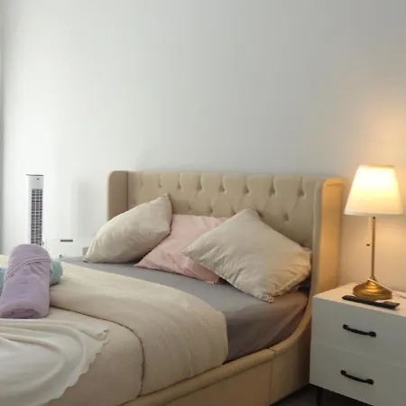 Chachino Guesthouse -5 Mins Walk To Train & Bus Station Agualva-Cacem Exterior photo
