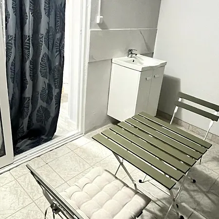 Chachino Guesthouse -5 Mins Walk To Train & Bus Station Agualva-Cacem Exterior photo
