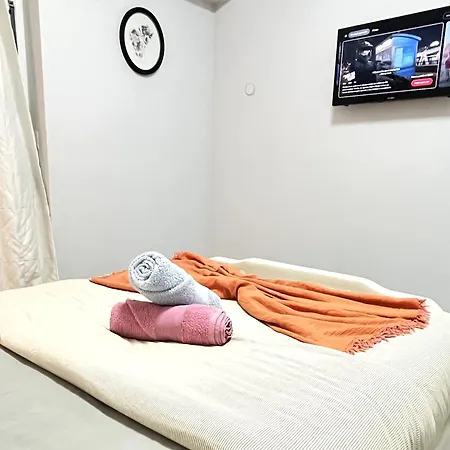 Chachino Guesthouse -5 Mins Walk To Train & Bus Station Agualva-Cacem Exterior photo