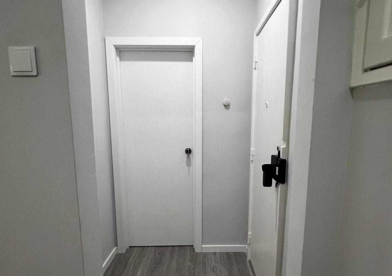 Chachino -5 Mins Walk To Train & Bus Station Apartment