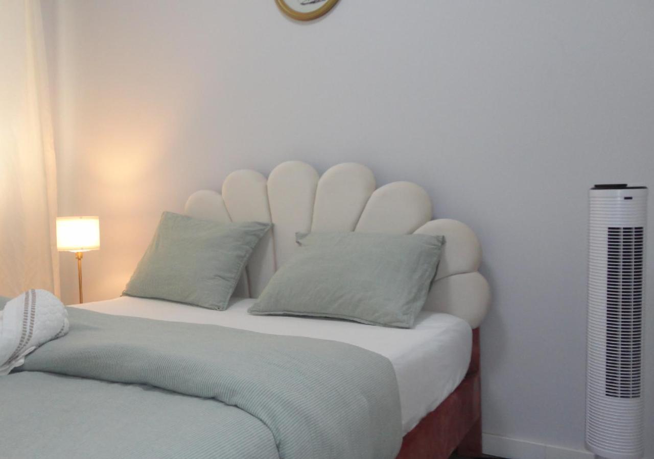 Apartment Chachino -5 Mins Walk To Train & Bus Station *