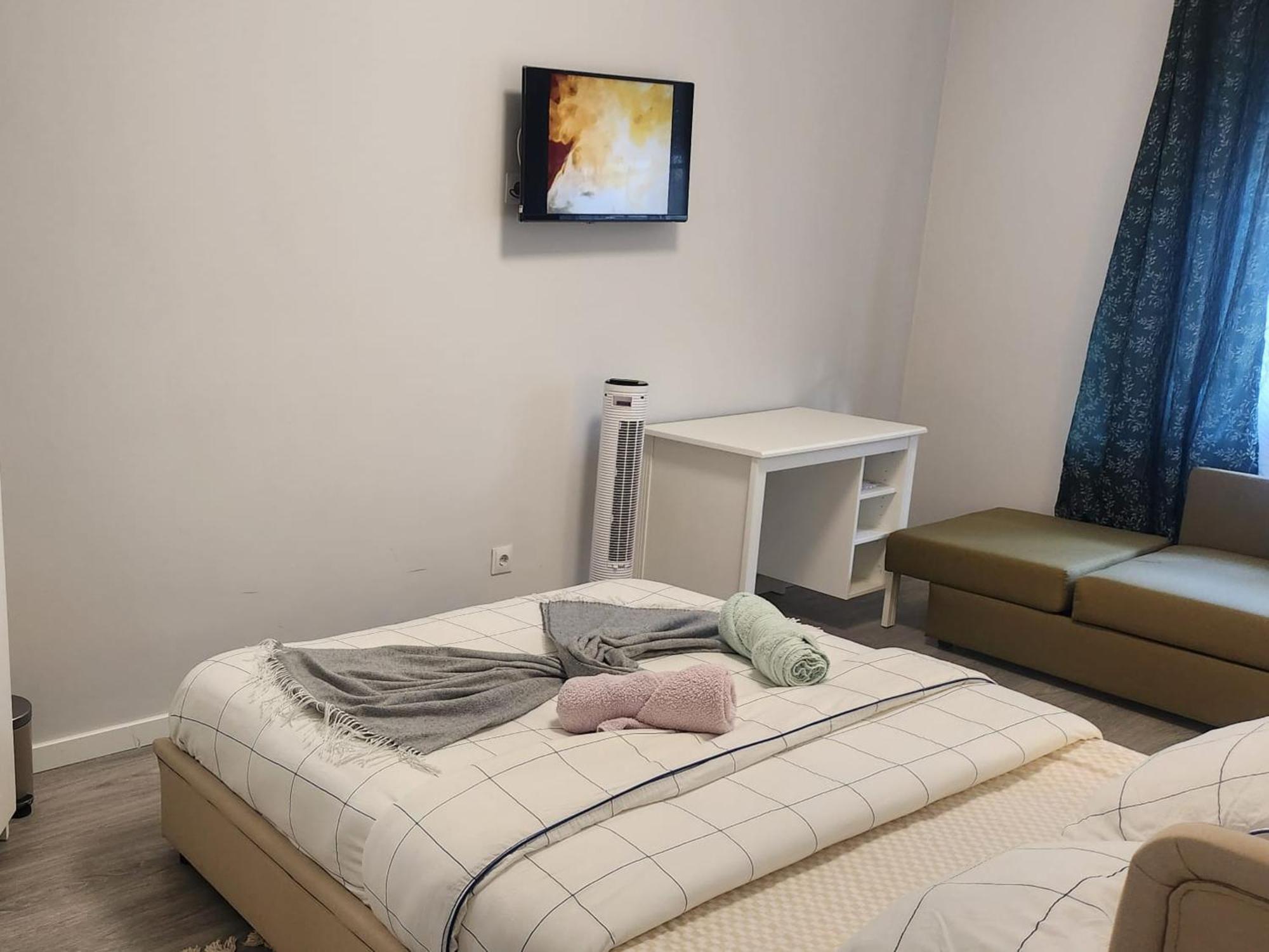 Chachino -5 Mins Walk To Train & Bus Station Apartment *